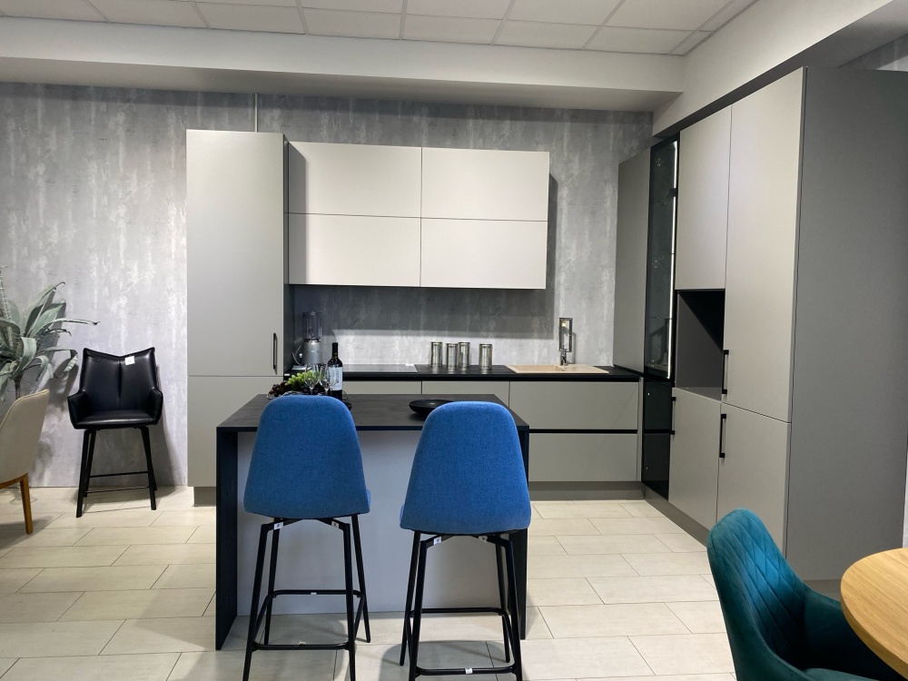 Кухня современная в наличии Solo gola